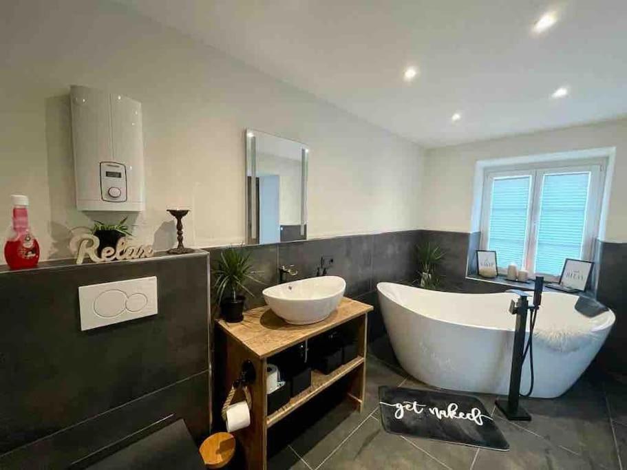 Mya Lenas Suite Irrel Exterior foto